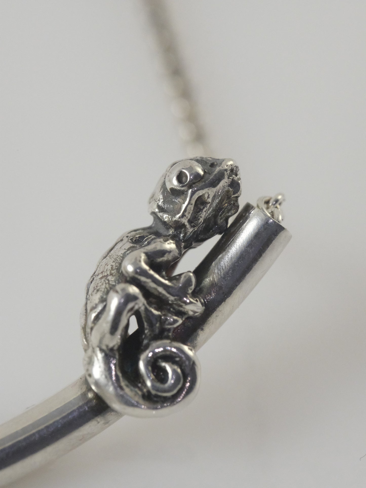 Silver chameleon necklace by VerdeRame Jewels