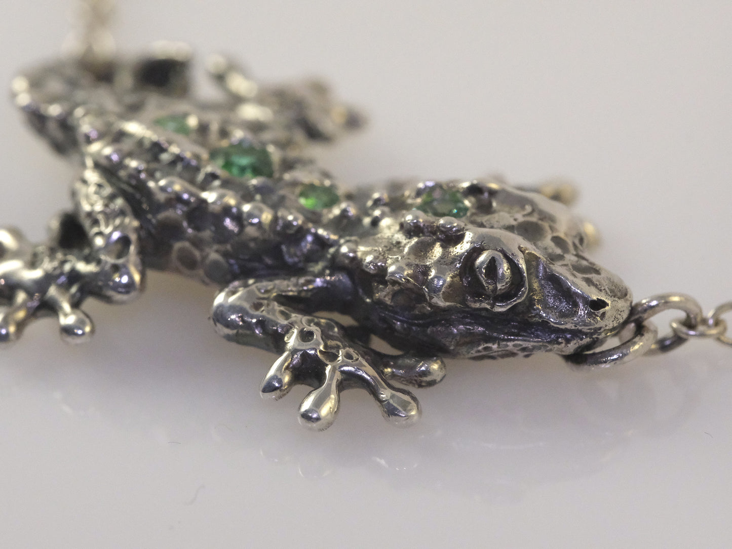 Silver gecko necklace with tourmalines handmade by VerdeRame Jewels