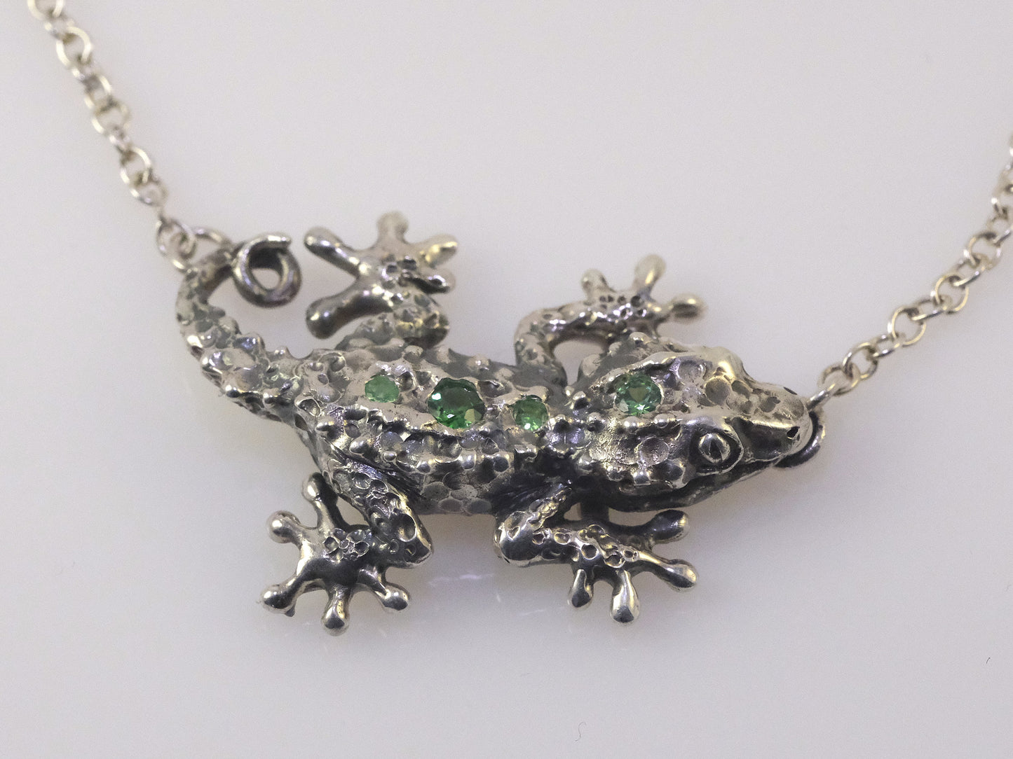 Silver gecko necklace with tourmalines handmade by VerdeRame Jewels