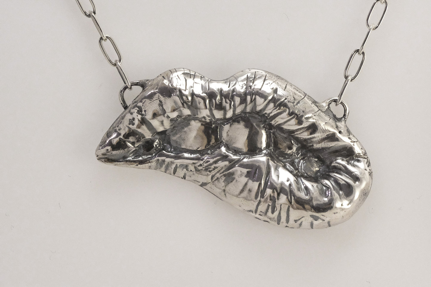 Sexy lips necklace handmade by VerdeRame Jewels