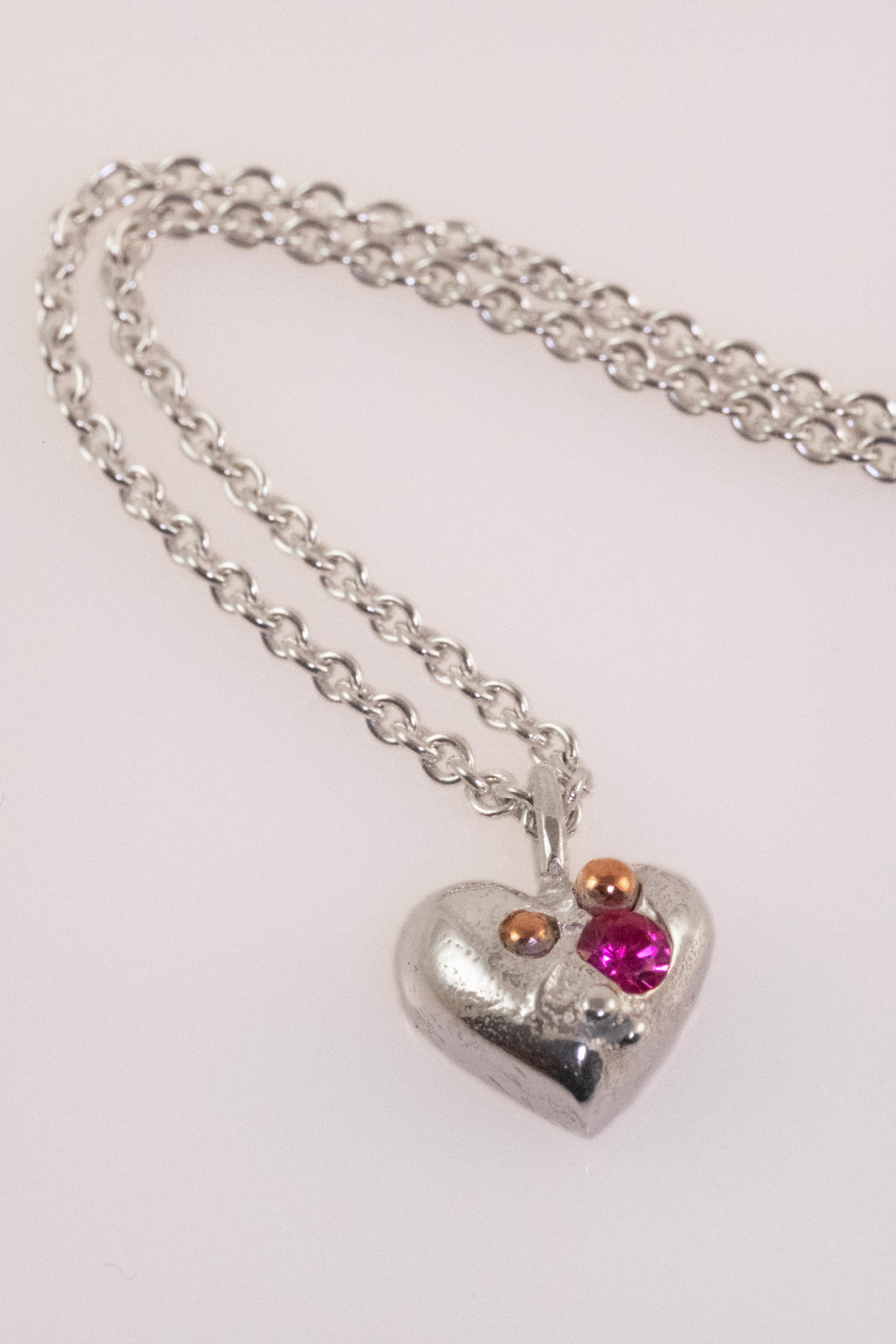 Texture heart pendant with copper and zirconia details by VerdeRame Jewels