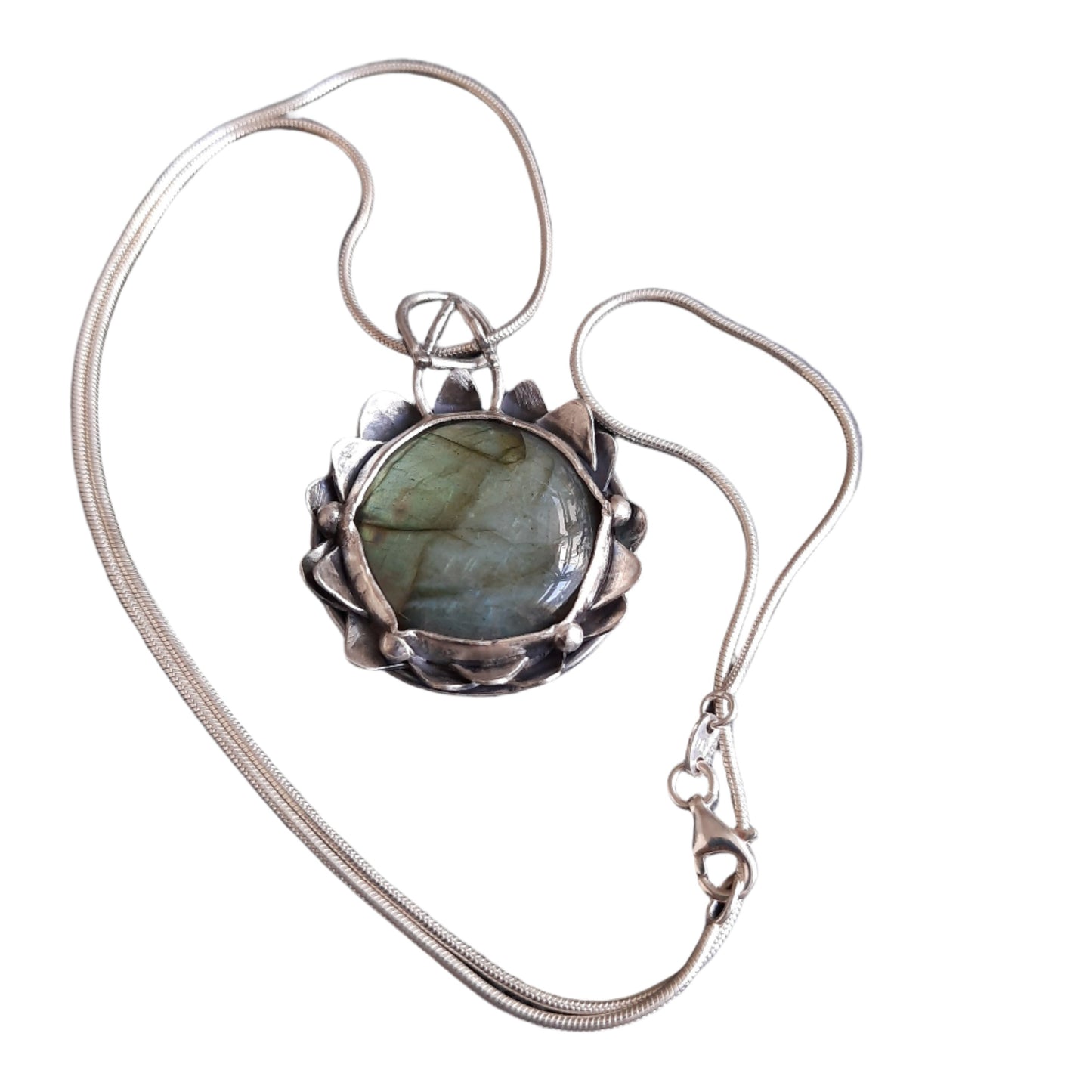 Labradorite and silver pendant handmade by VerdeRame Jewels