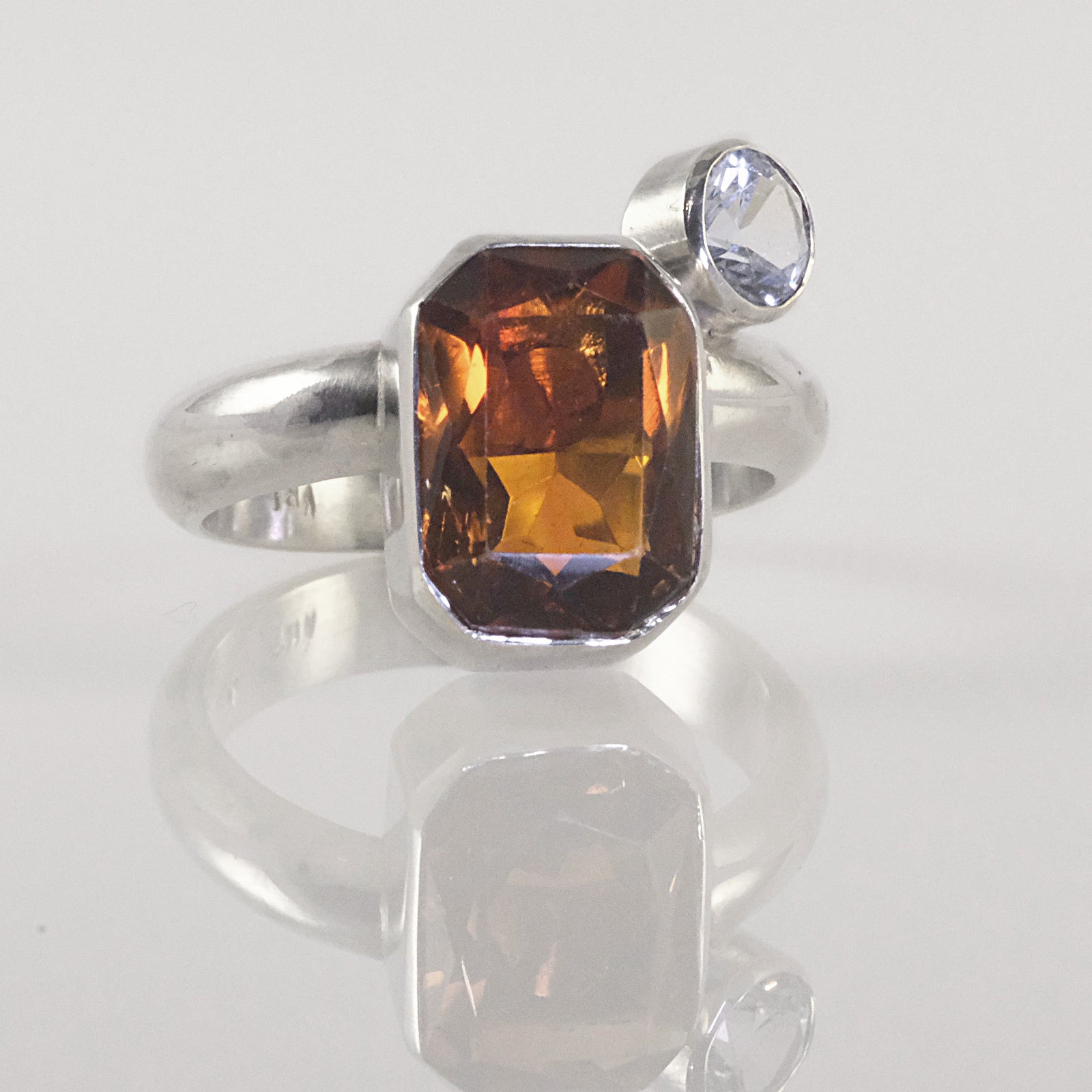Silver ring with colourful stones by VerdeRame Jewels