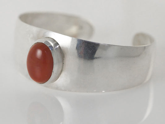 Handmade silver bangle with carnelian by VerdeRame Jewels