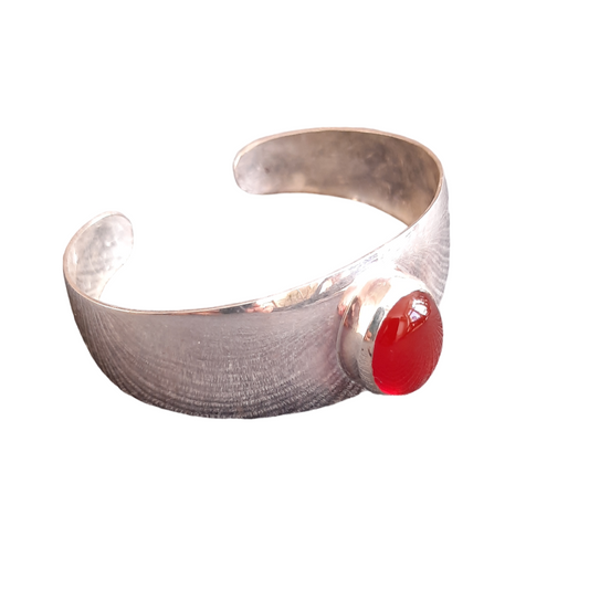 Handmade silver bangle with carnelian by VerdeRame Jewels