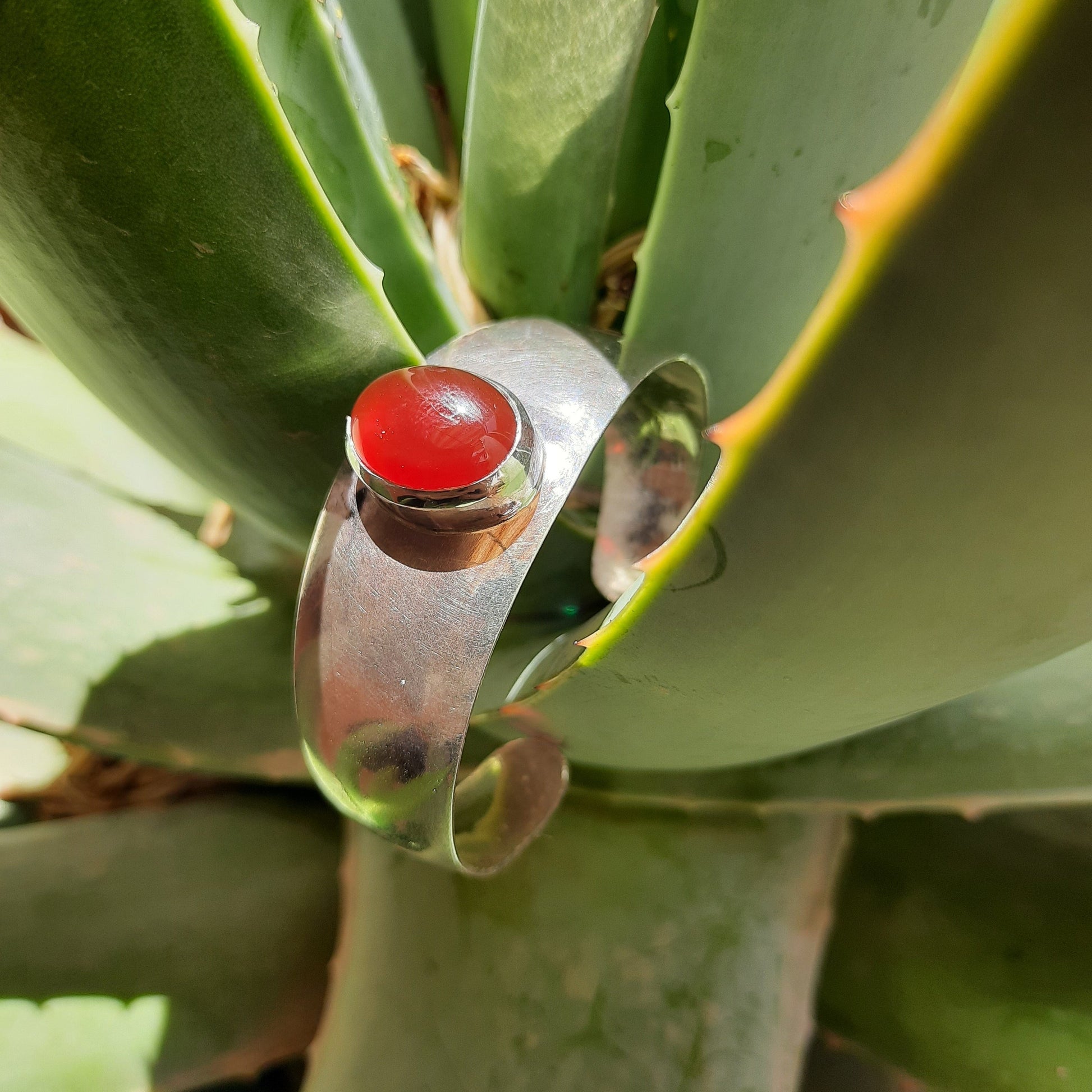 Handmade silver bangle with carnelian by VerdeRame Jewels