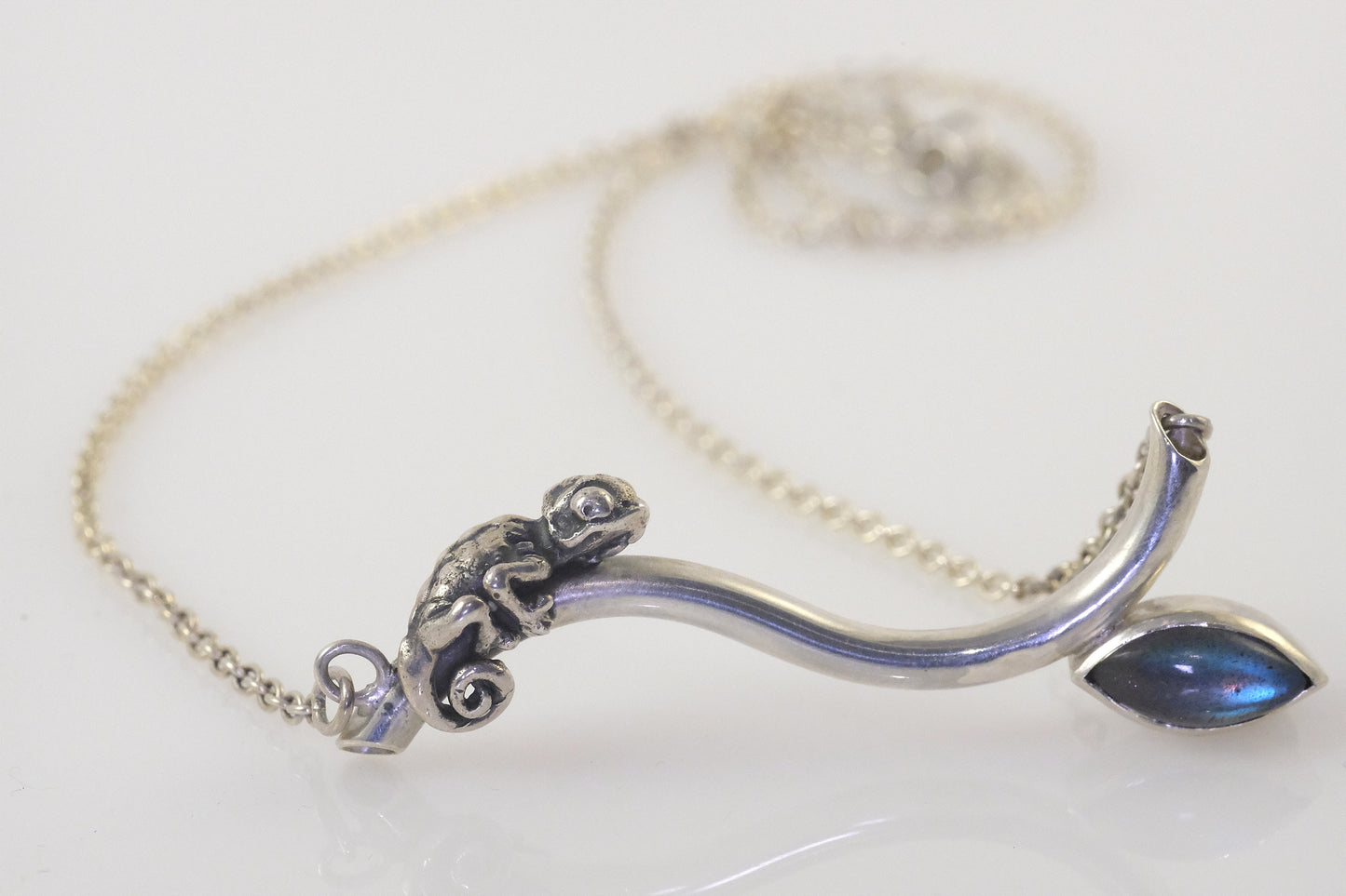 Silver chameleon necklace with labradorite cabochon by VerdeRame Jewels