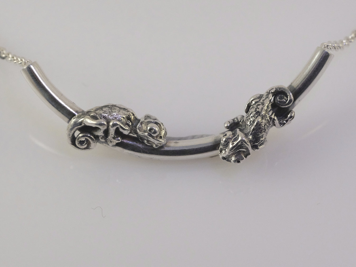 Silver chameleon necklace by VerdeRame Jewels