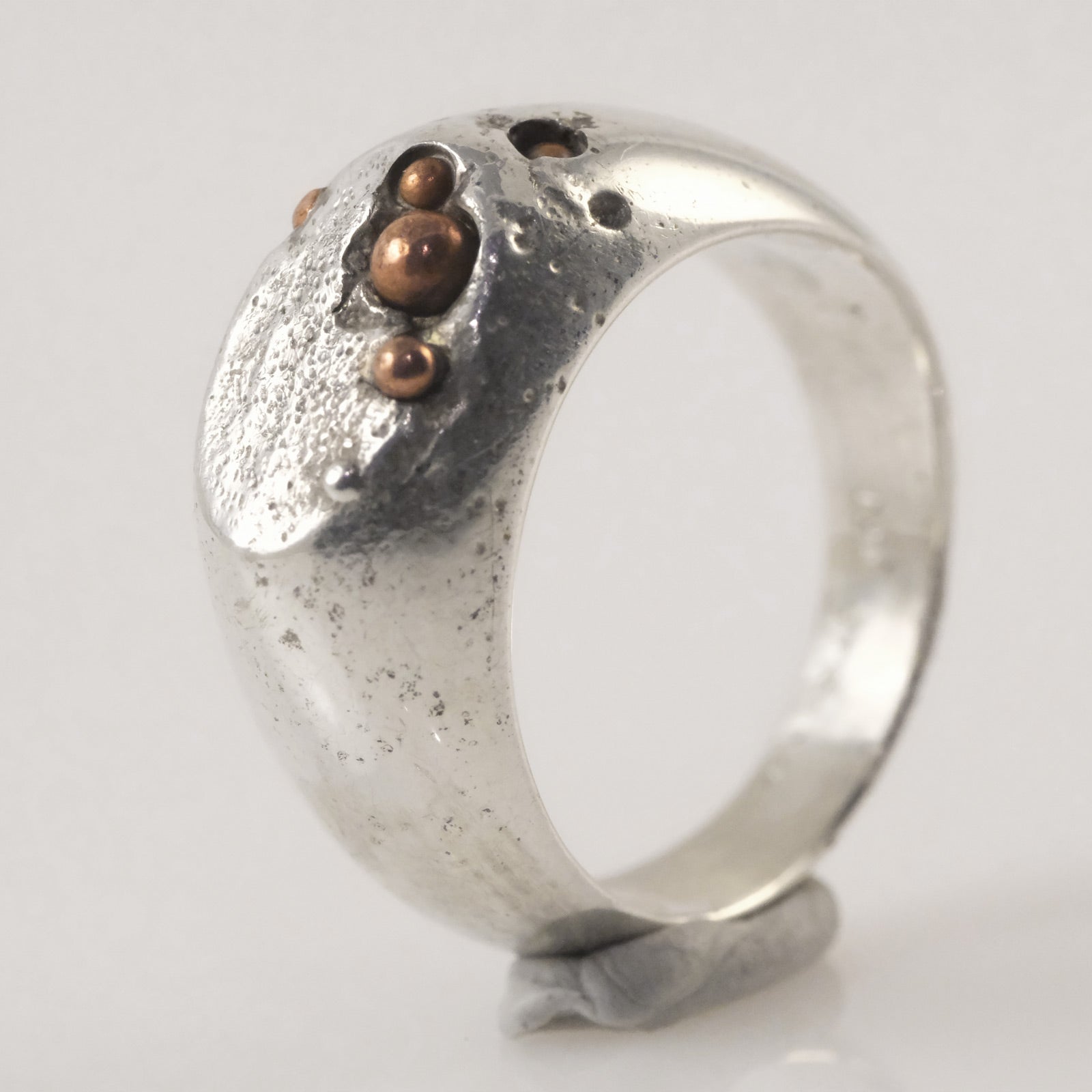 Sand-cast signet ring with copper granules handmade by VerdeRame Jewels