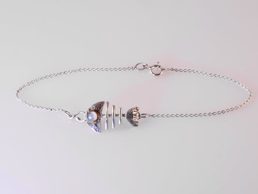 Silver fish bone and labradorite bracelet by VerdeRame Jewels