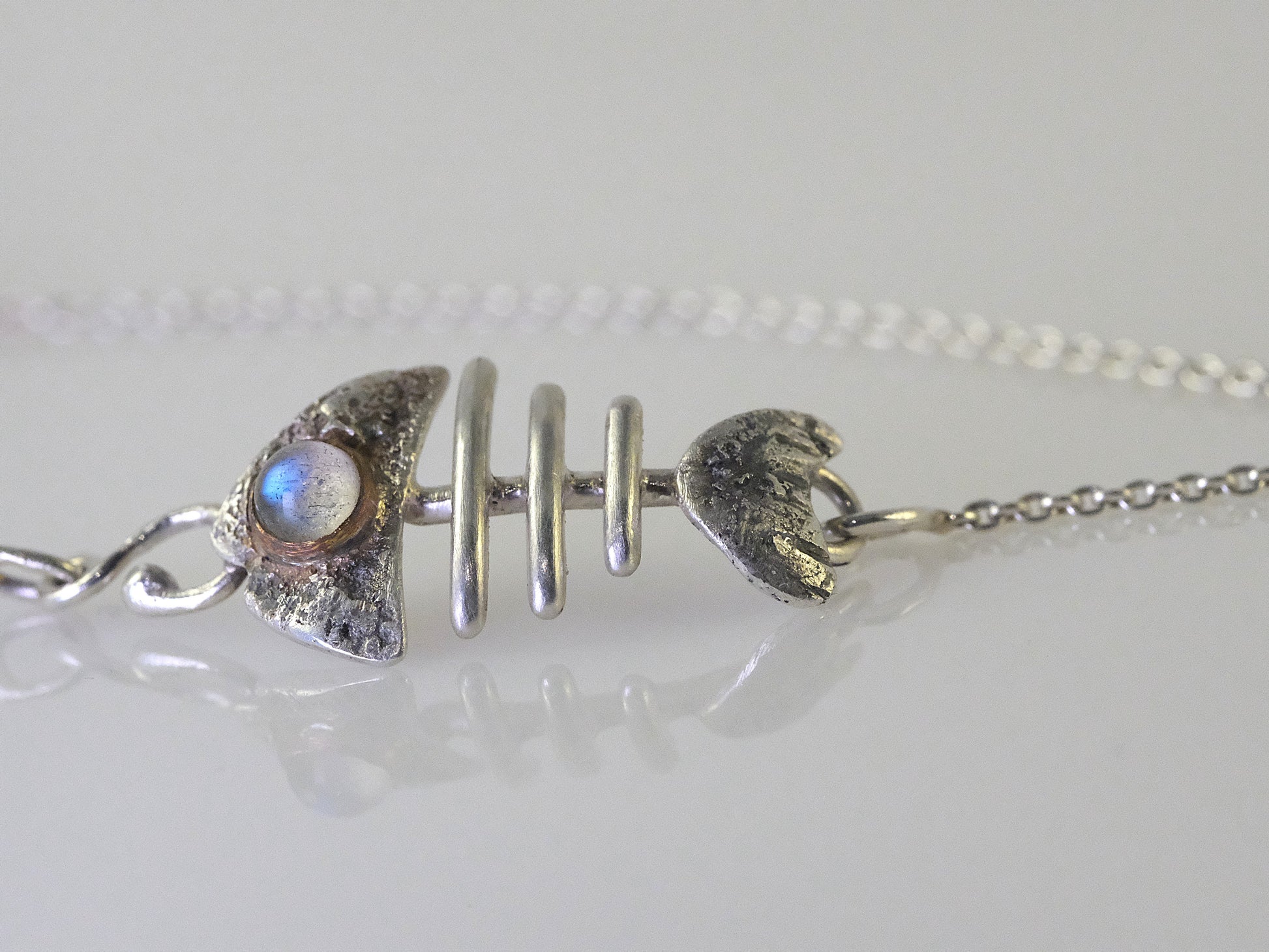 Silver fish bone and labradorite bracelet by VerdeRame Jewels