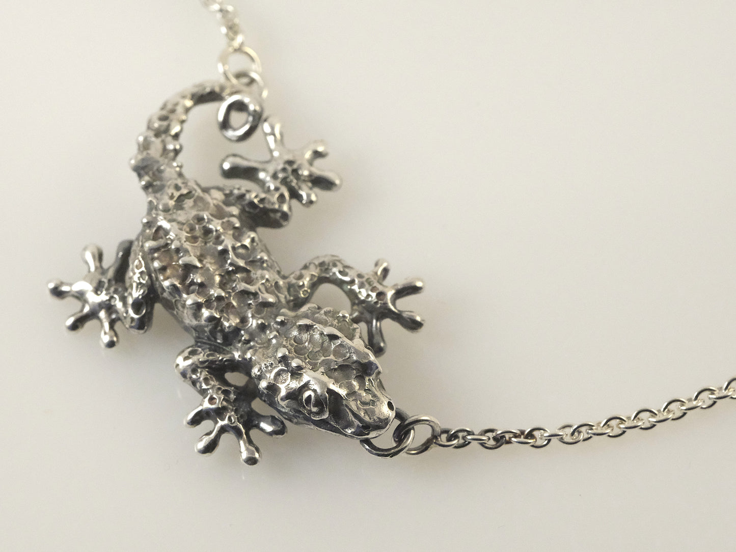 Silver gecko necklace handmade by VerdeRame Jewels
