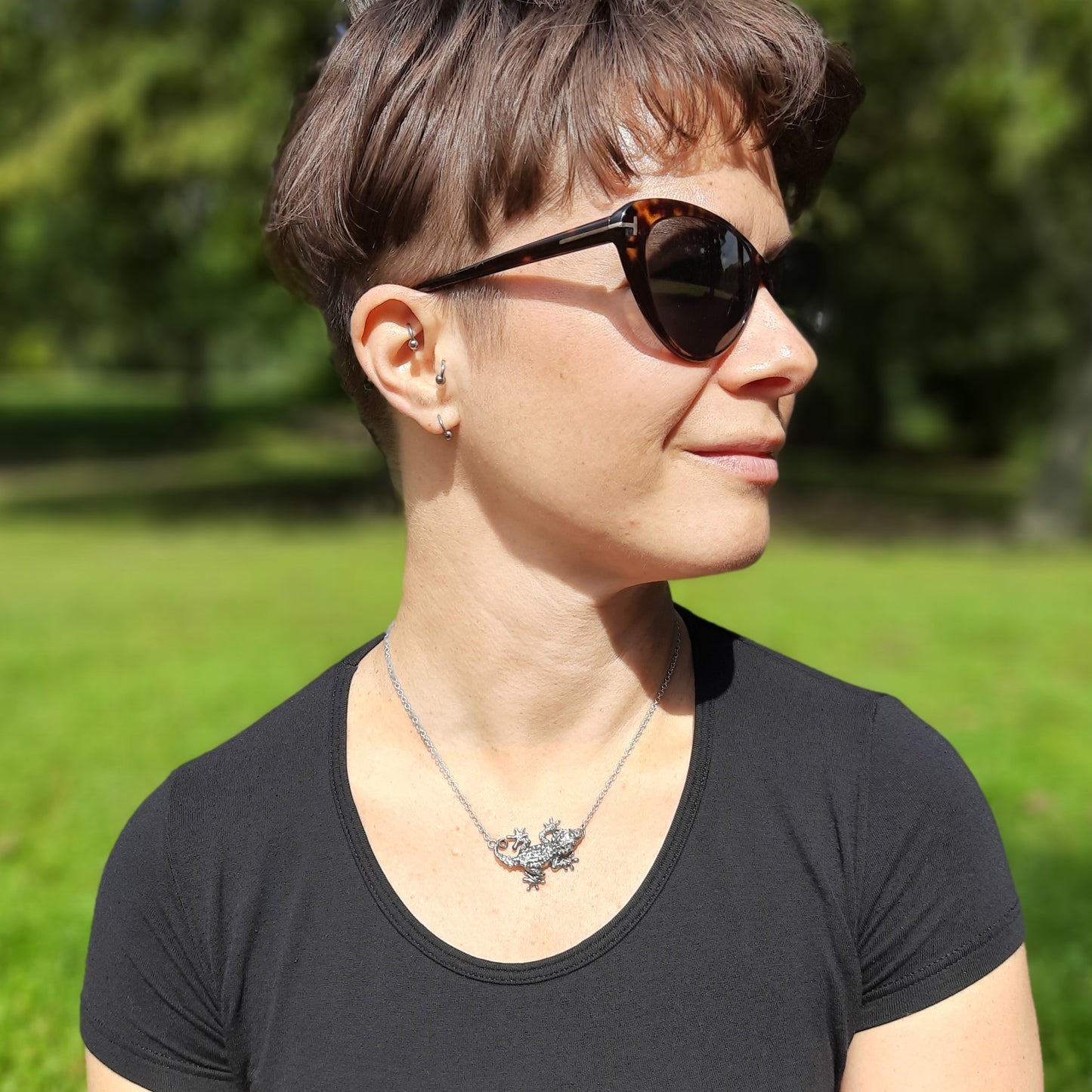 Silver gecko necklace handmade by VerdeRame Jewels