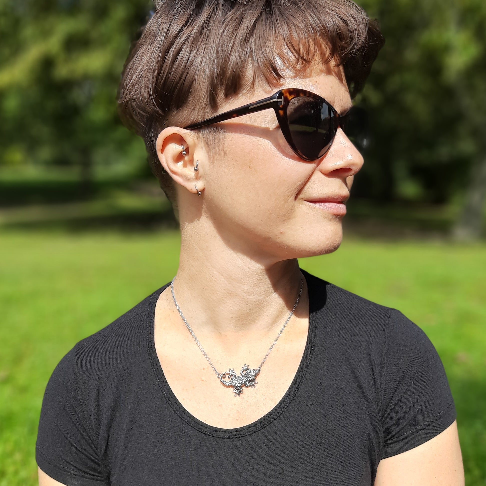 Silver gecko necklace handmade by VerdeRame Jewels