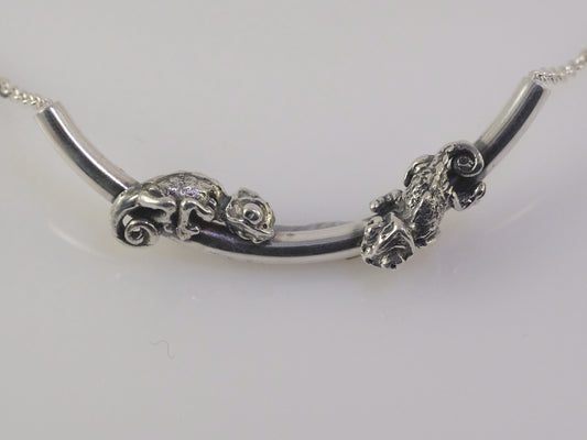 Handmade sterling silver chameleon necklace by VerdeRame Jewels