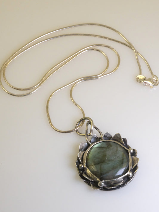 Labradorite and silver water lily pendant handmade by VerdeRame Jewels