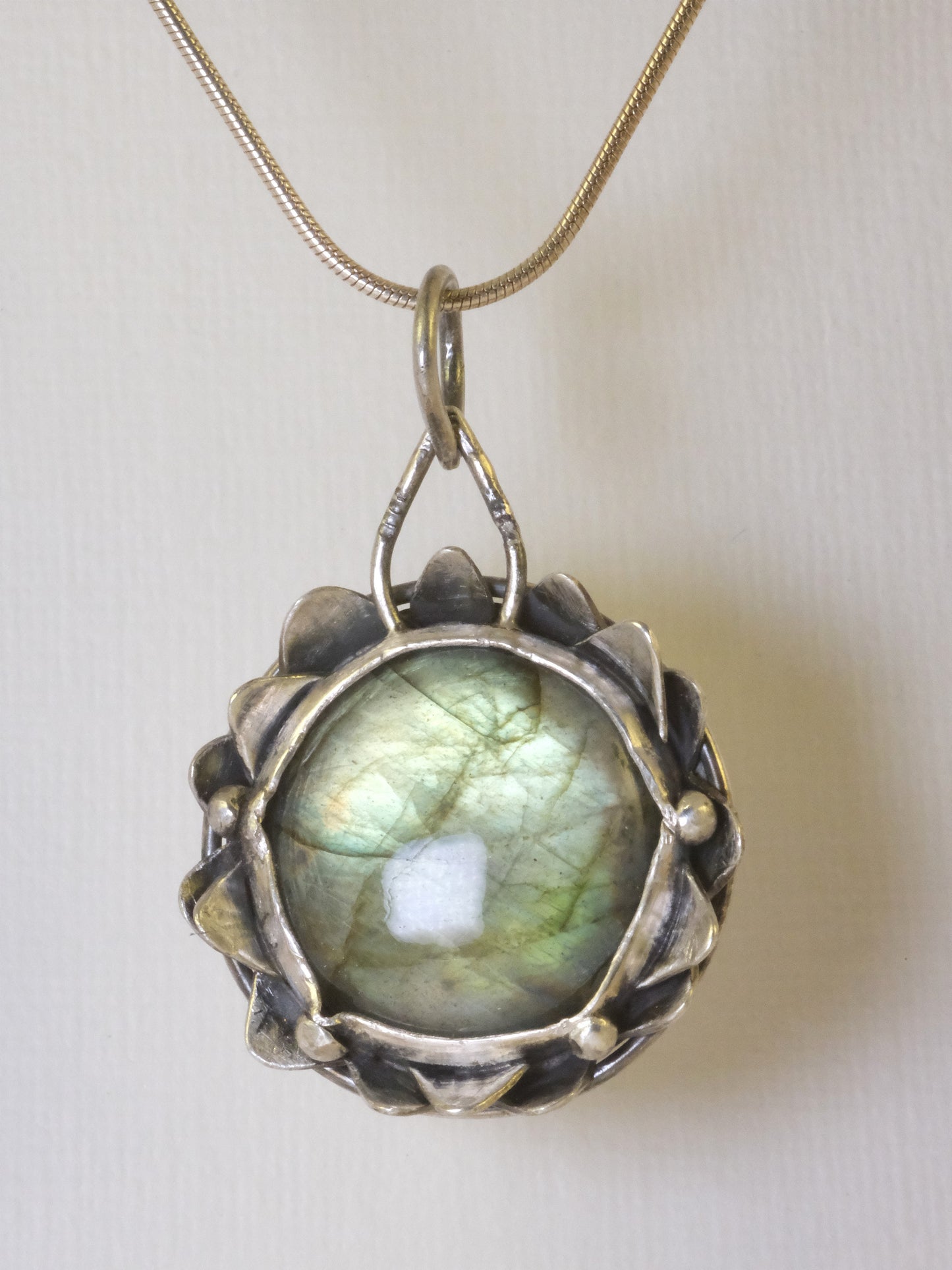 Labradorite and silver pendant handmade by VerdeRame Jewels