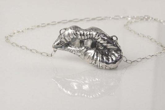 Handmade sterling silver lips necklace by VerdeRame Jewels