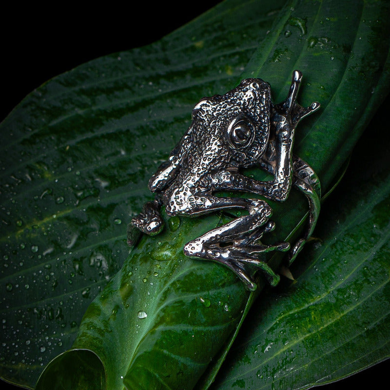 Sterling silver statement frog ring by VerdeRame Jewels Copenhagen