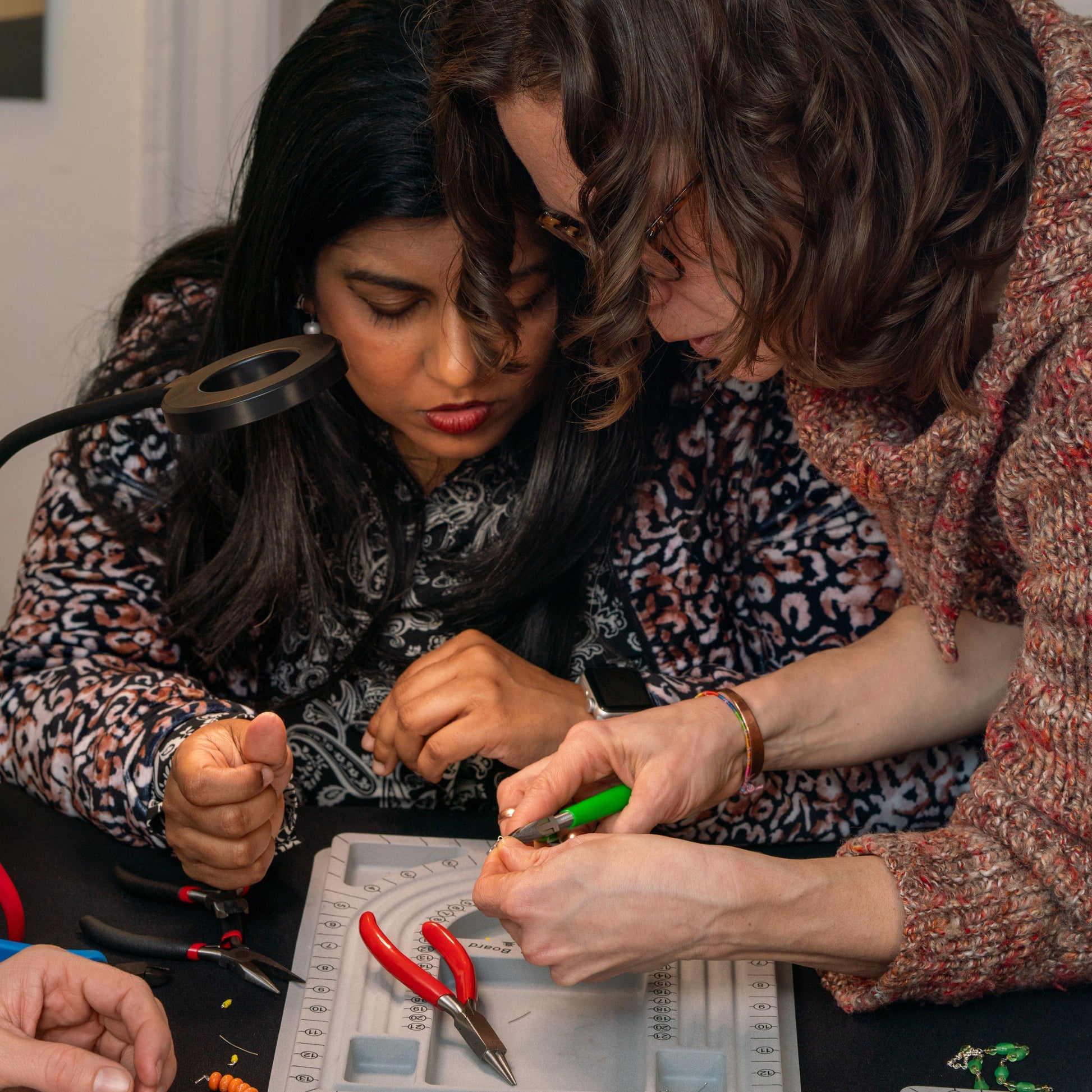 VerdeRame supervising bracelet making